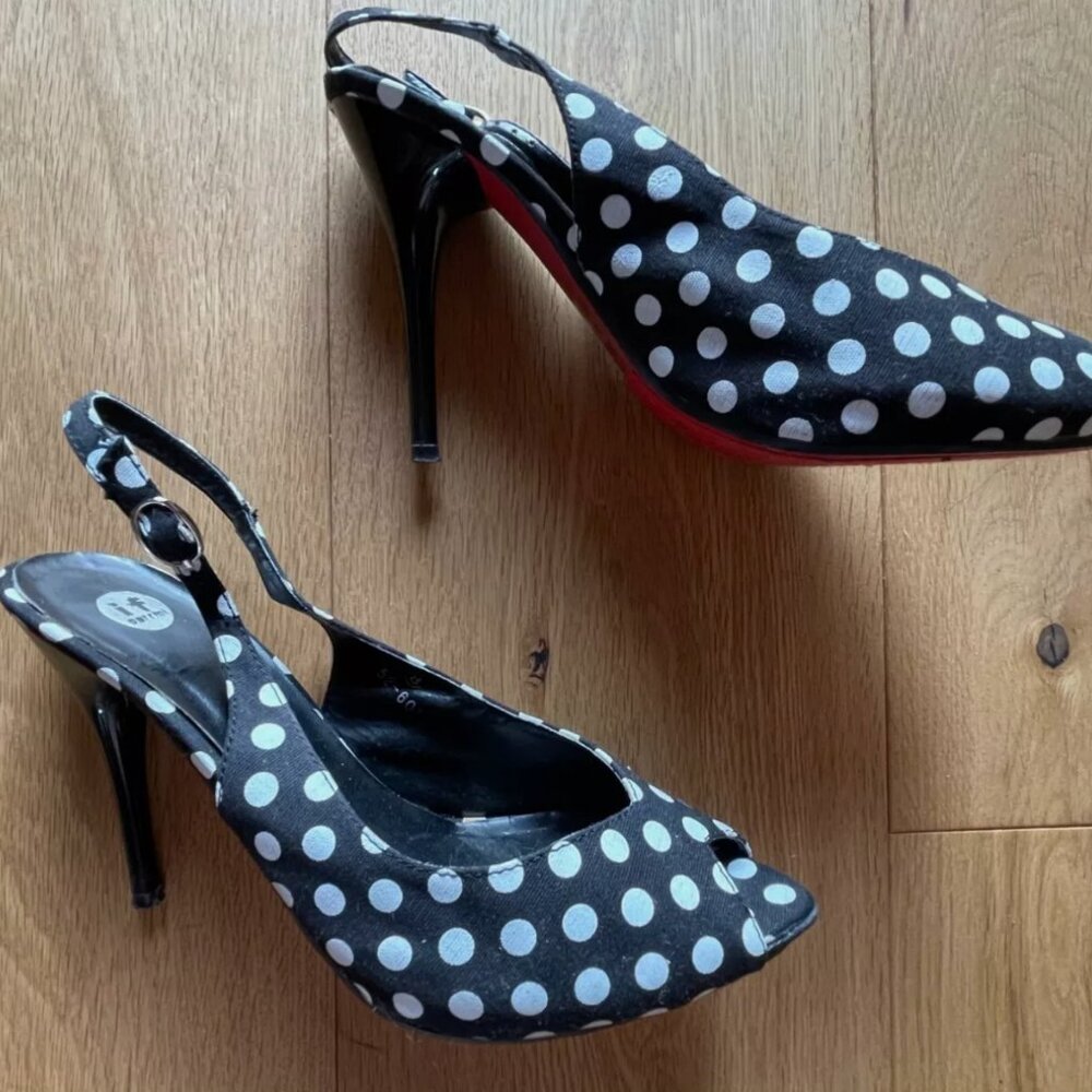 Adorable and festive polka dot heels! Vintage If Carrini, 8